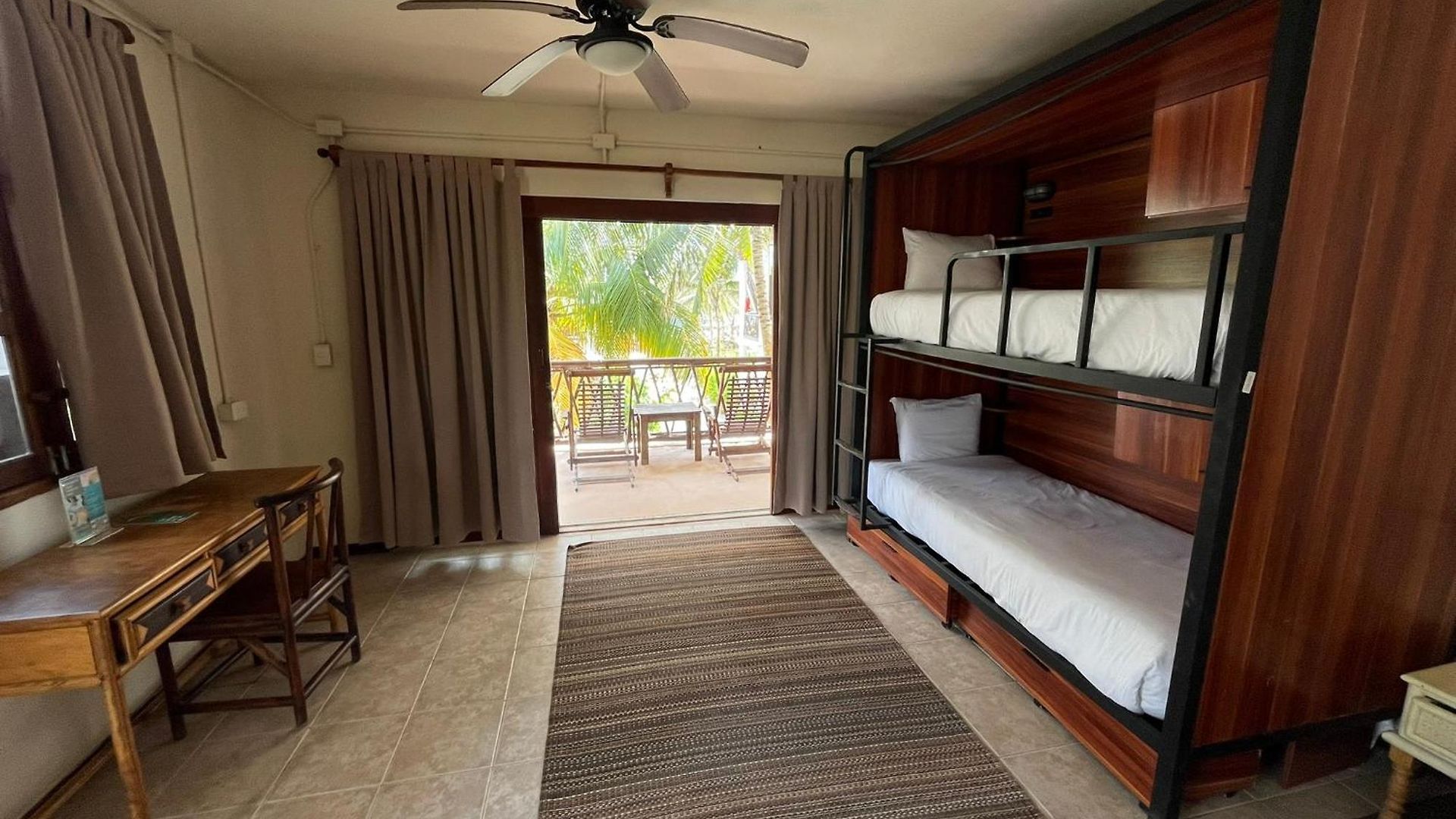 Hotel Mia Front