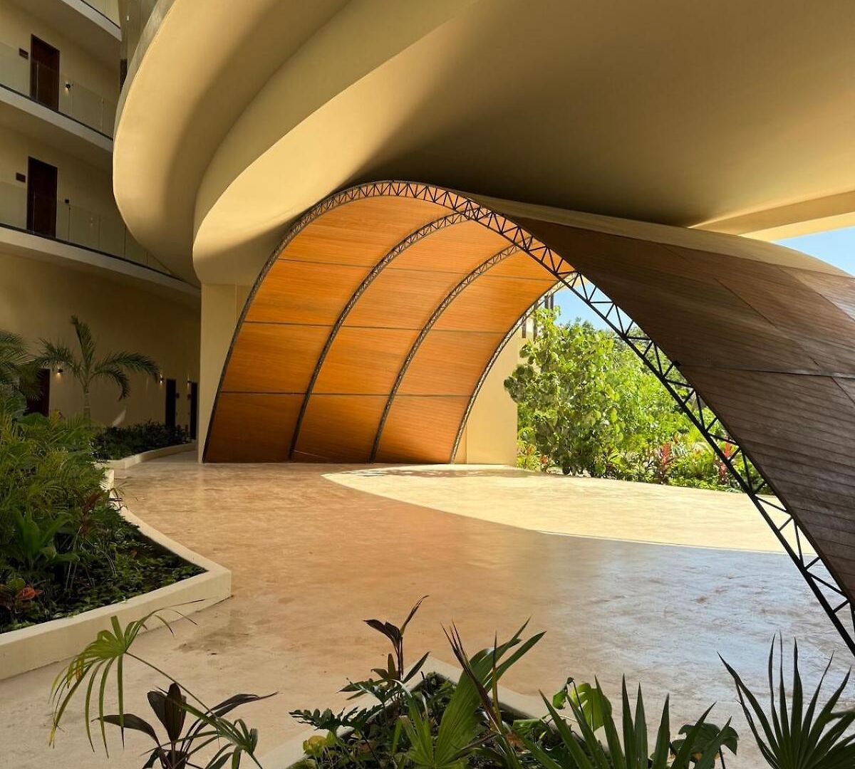 Luxurious Mistiq Gardensii Pool Beachclub * Tulum