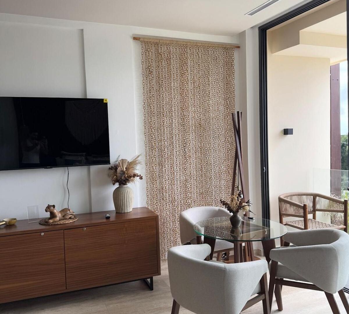 Luxurious Mistiq Gardensii Pool Beachclub Tulum
