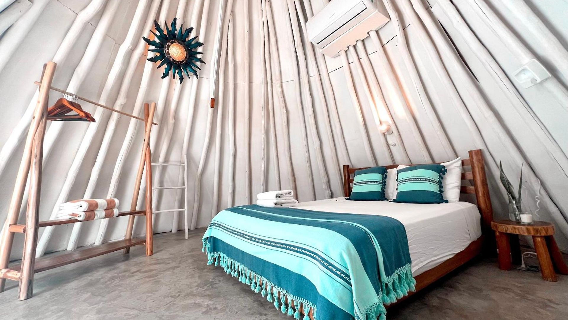 Hostal Mimosa *