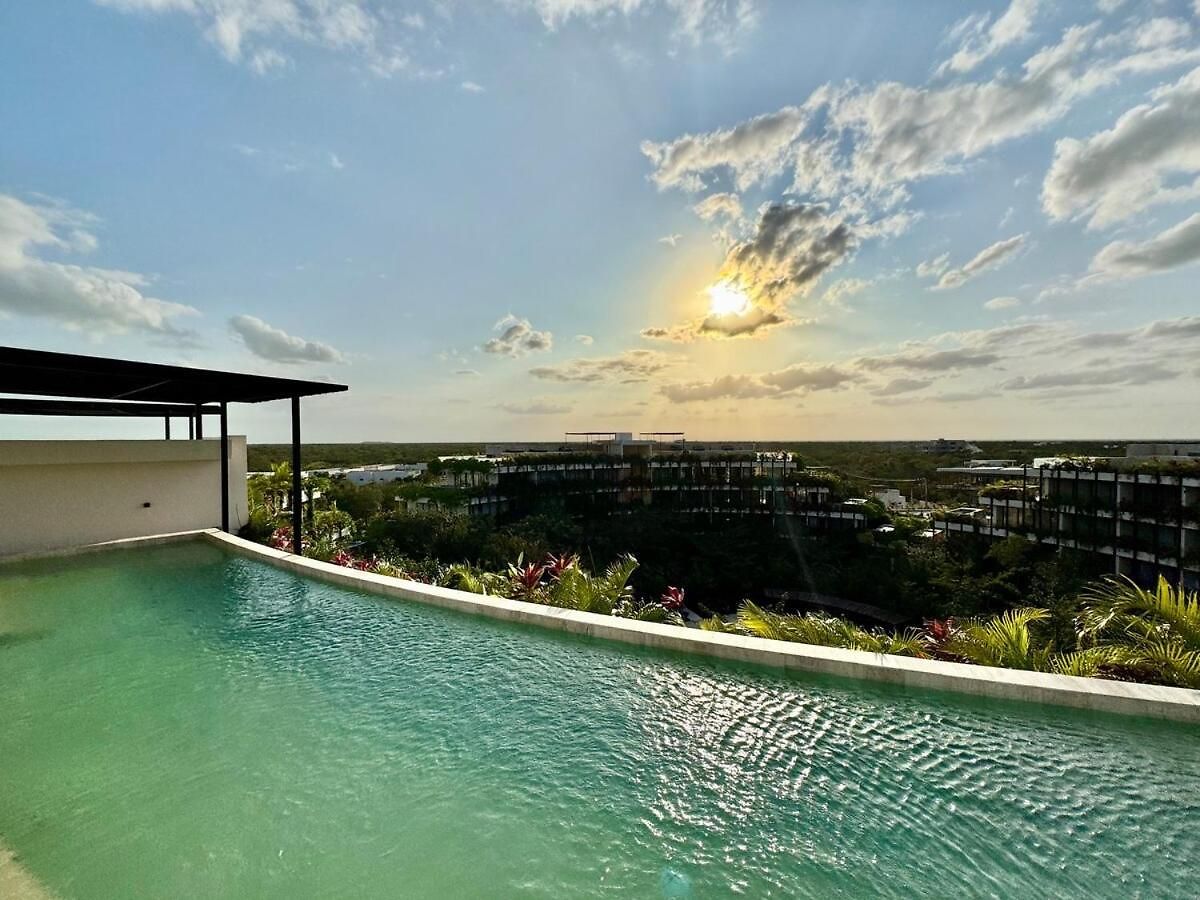 Beautiful Loft Minutes From The Sea!