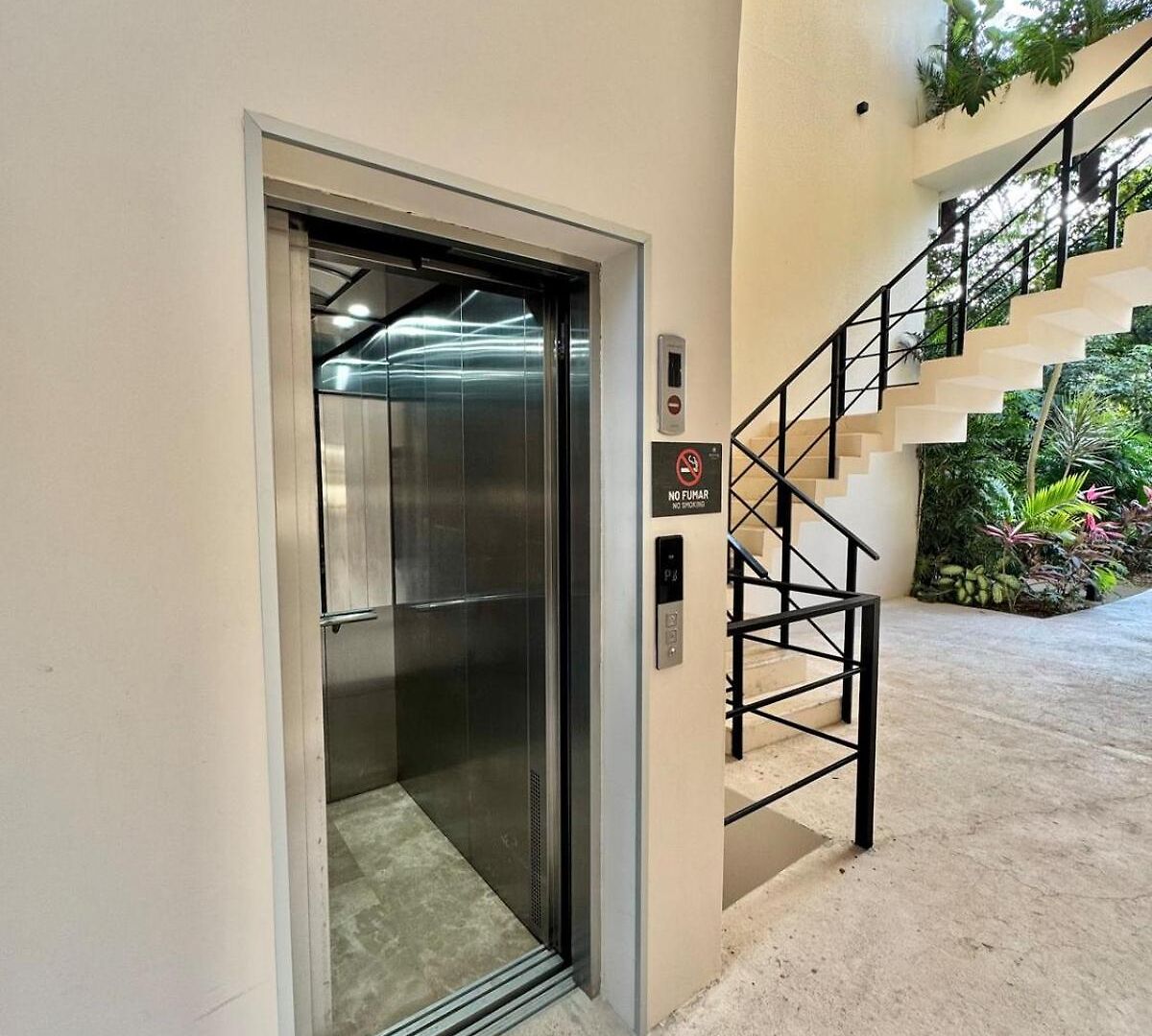 Beautiful Loft Minutes From The Sea! *
