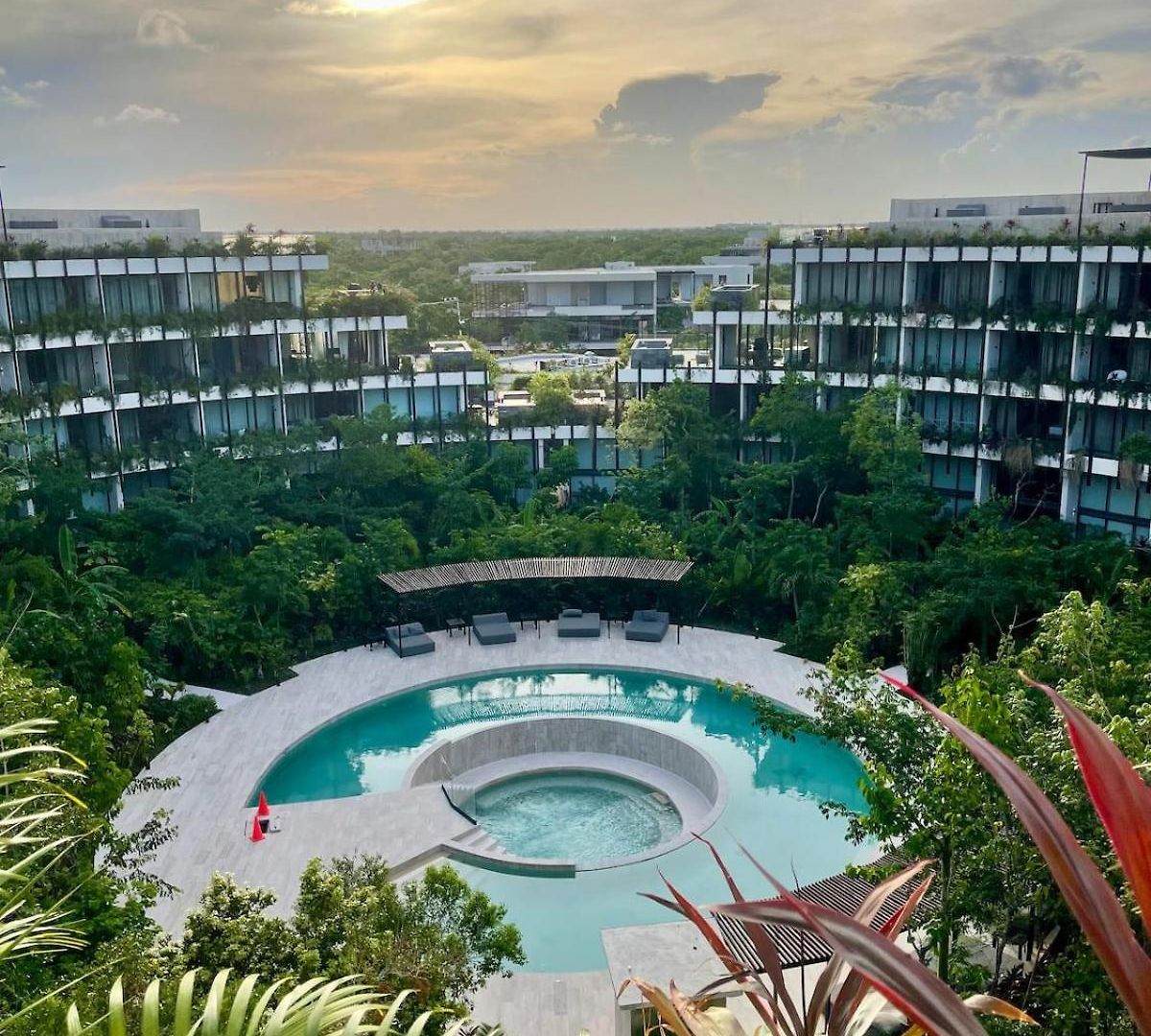 Luxury Loft Minutes From The Sea! *
