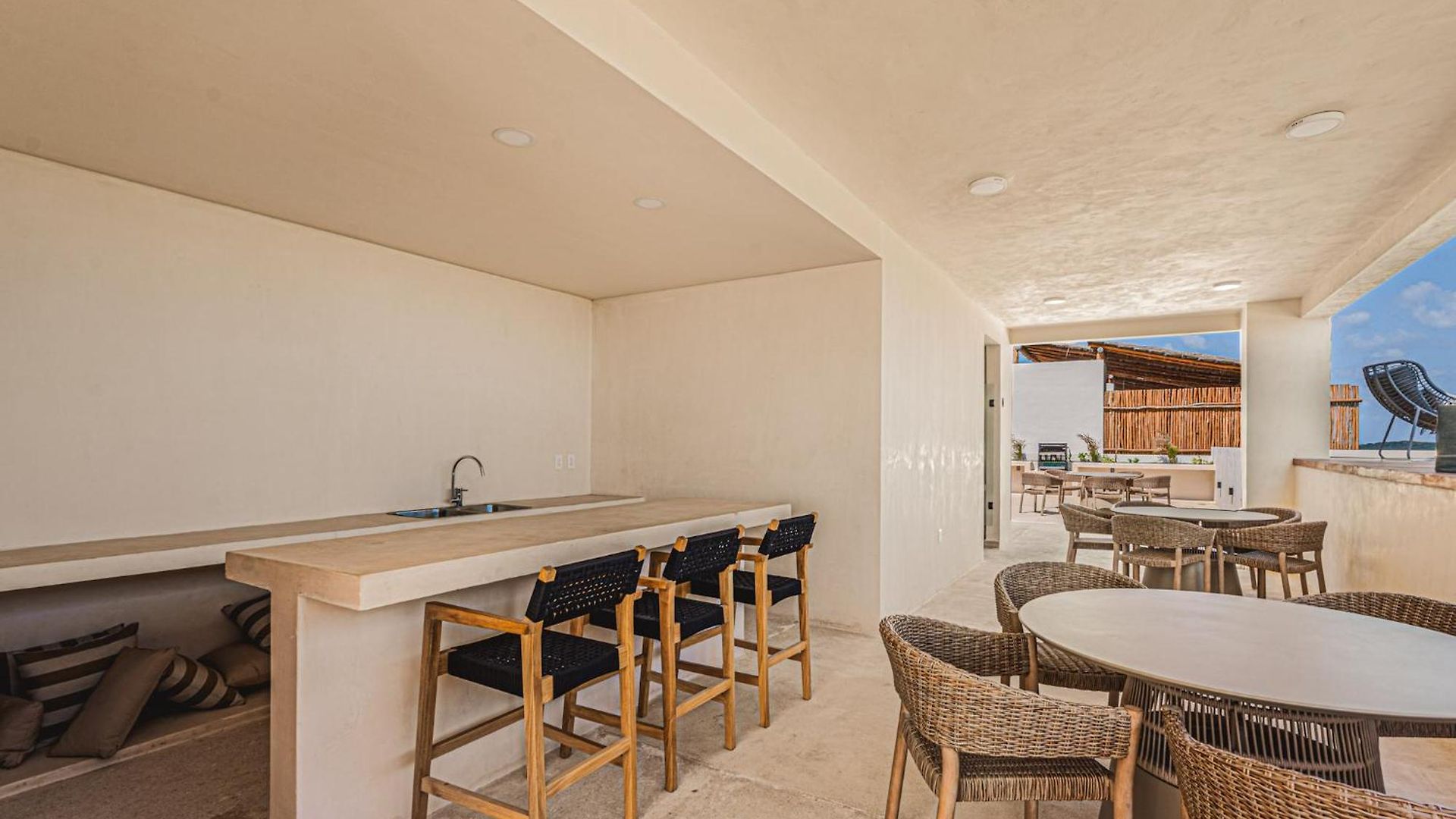 2 Bedroom Bliss Stunning Rooftop Gym Osmosis Desk Apartment *