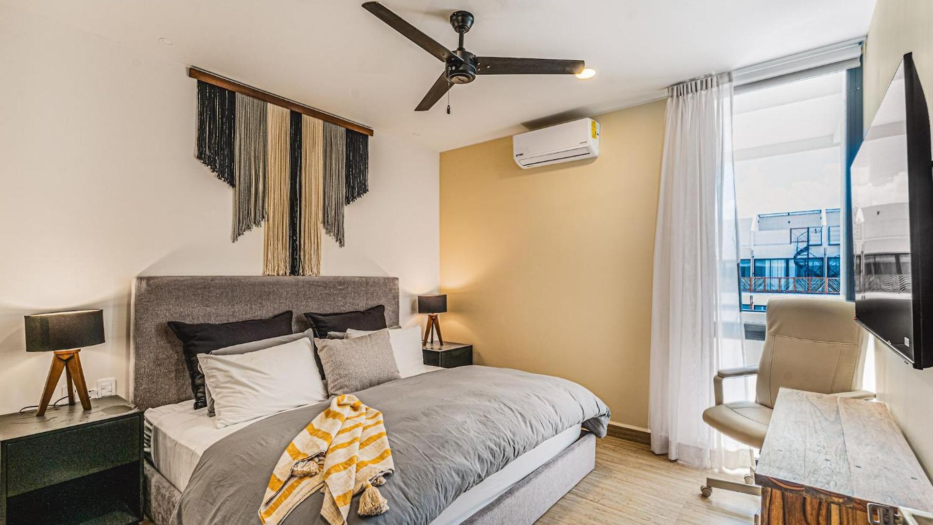2 Bedroom Bliss Stunning Rooftop Gym Osmosis Desk Apartment