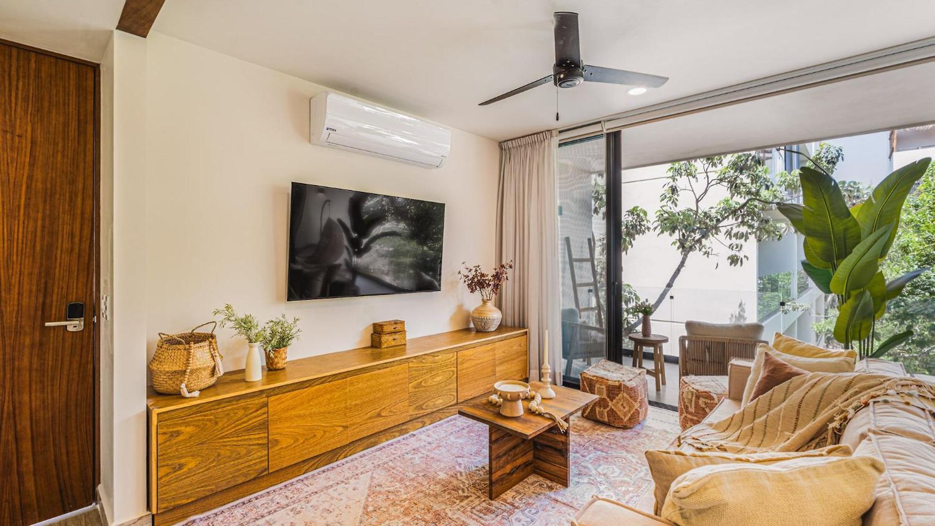 2 Bedroom Bliss Stunning Rooftop Gym Osmosis Desk *