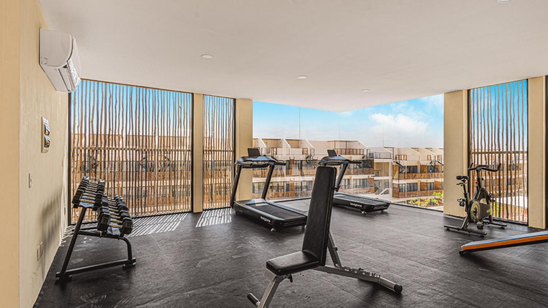 2 Bedroom Bliss Stunning Rooftop Gym Osmosis Desk *