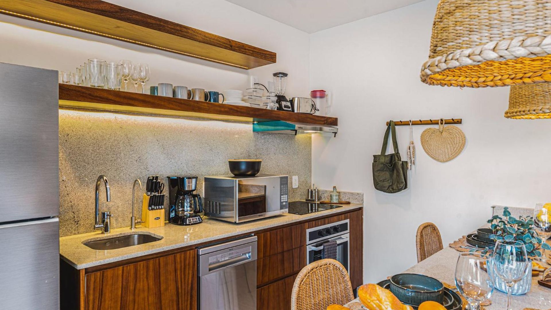 2 Bedroom Bliss Stunning Rooftop Gym Osmosis Desk Apartment *