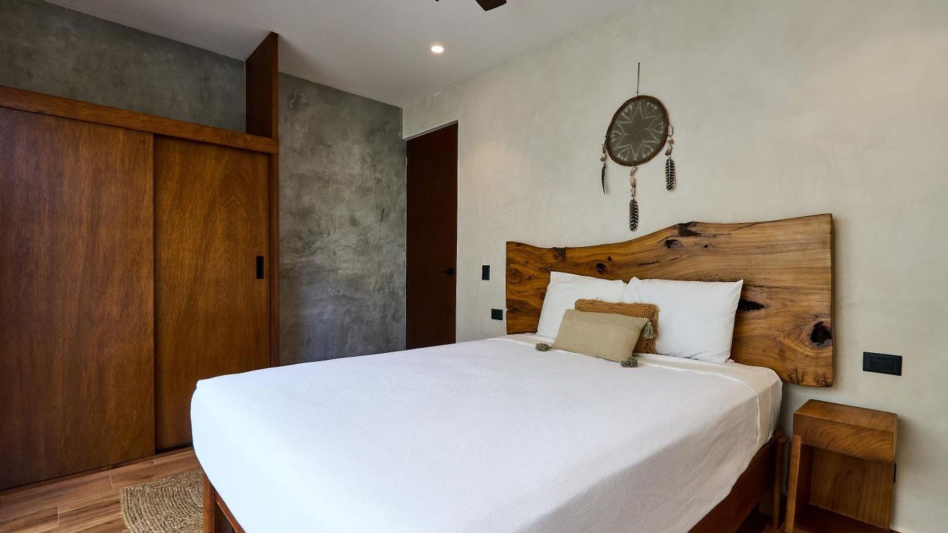 Casa Baay - Private 17 Bedroom House, 34 Pax, Rooftop And Pool + Concierge Holiday home *