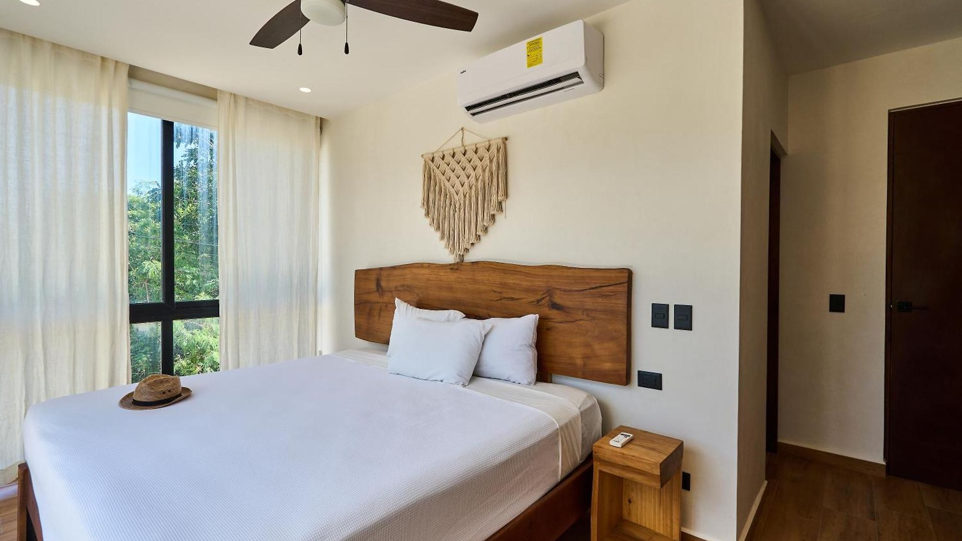 Casa Baay - Private 17 Bedroom House, 34 Pax, Rooftop And Pool + Concierge Holiday home