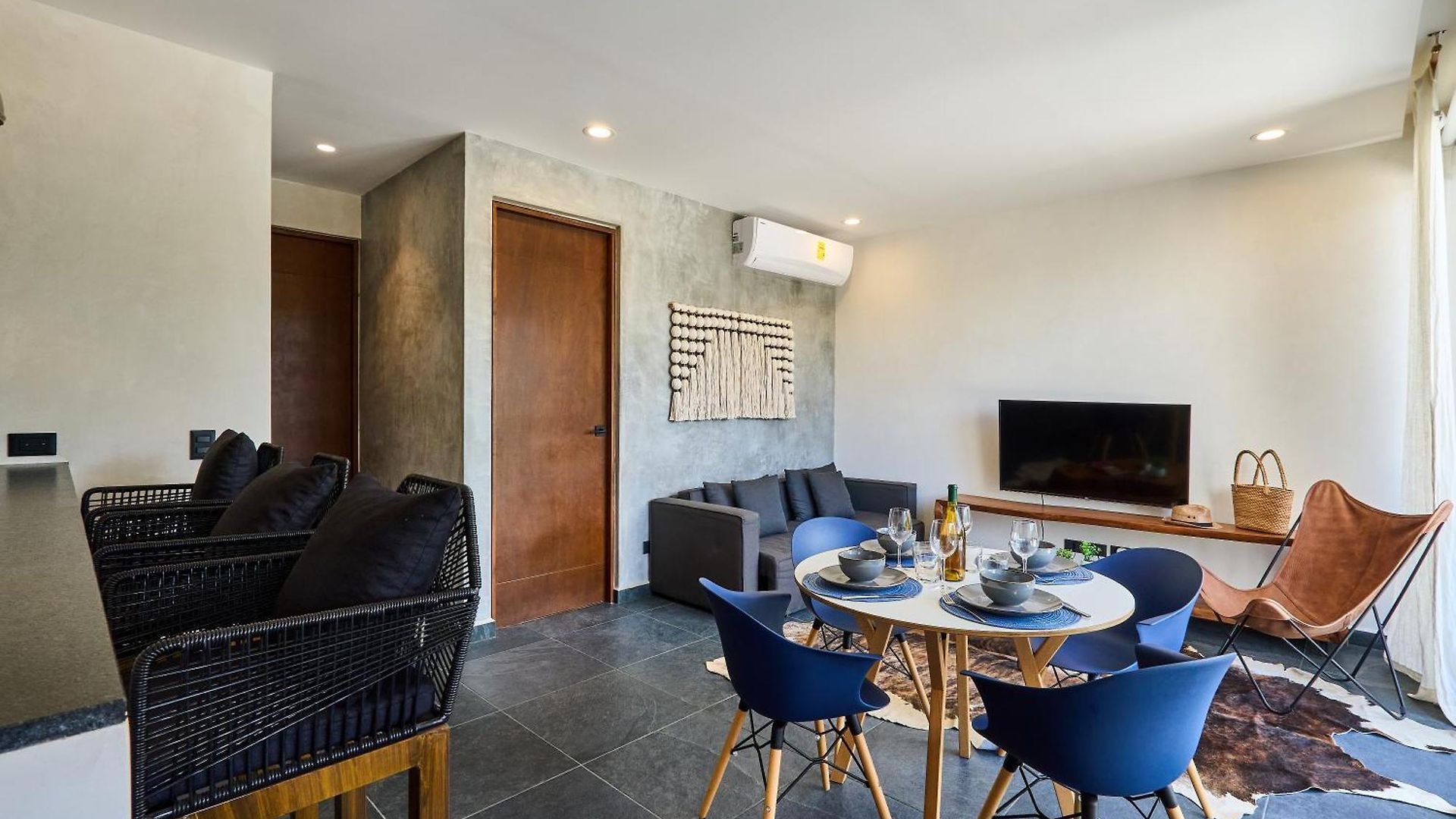 Casa Baay - Private 17 Bedroom House, 34 Pax, Rooftop And Pool + Concierge Holiday home *