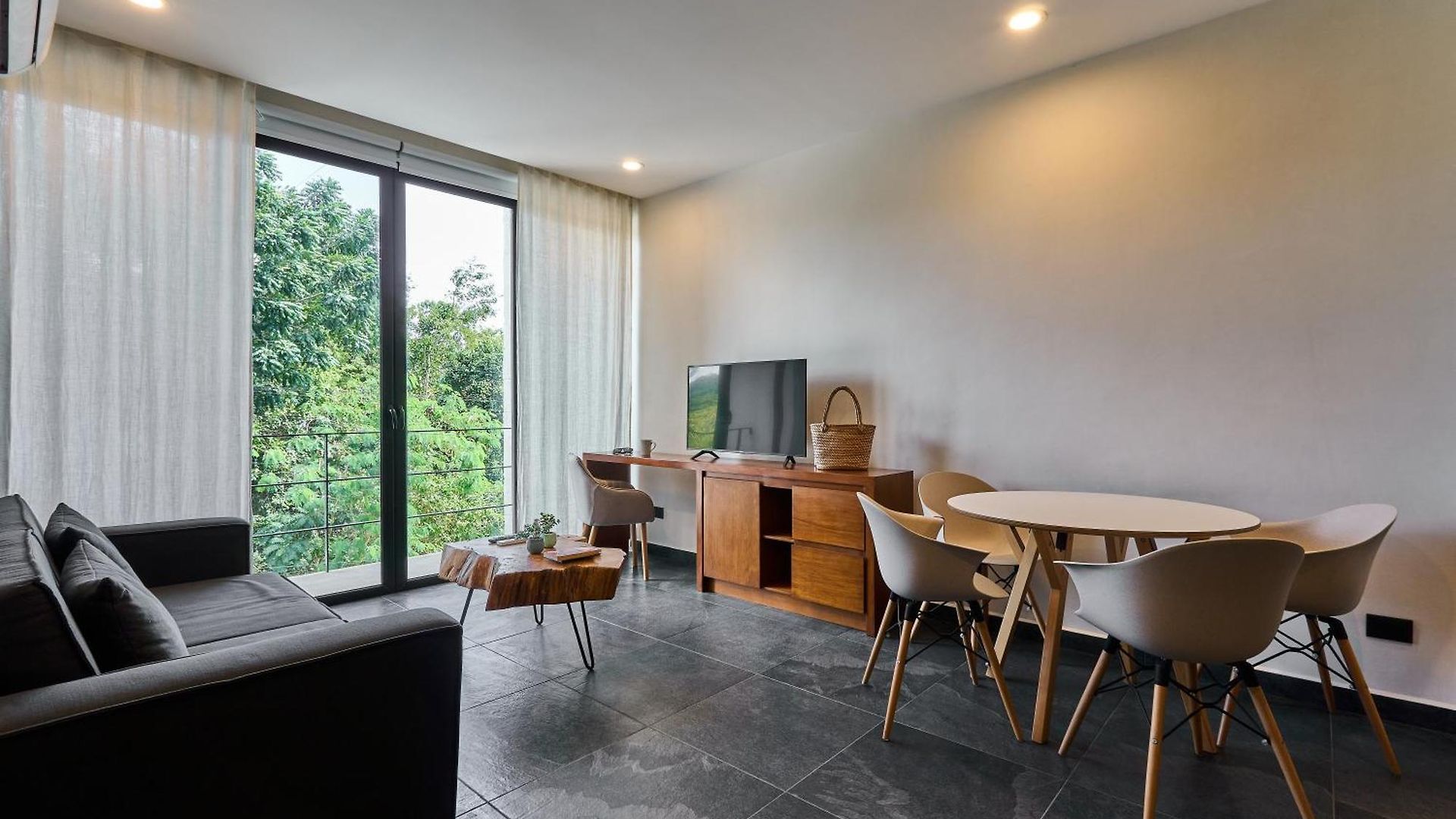 Casa Baay - Private 17 Bedroom House, 34 Pax, Rooftop And Pool + Concierge Holiday home *
