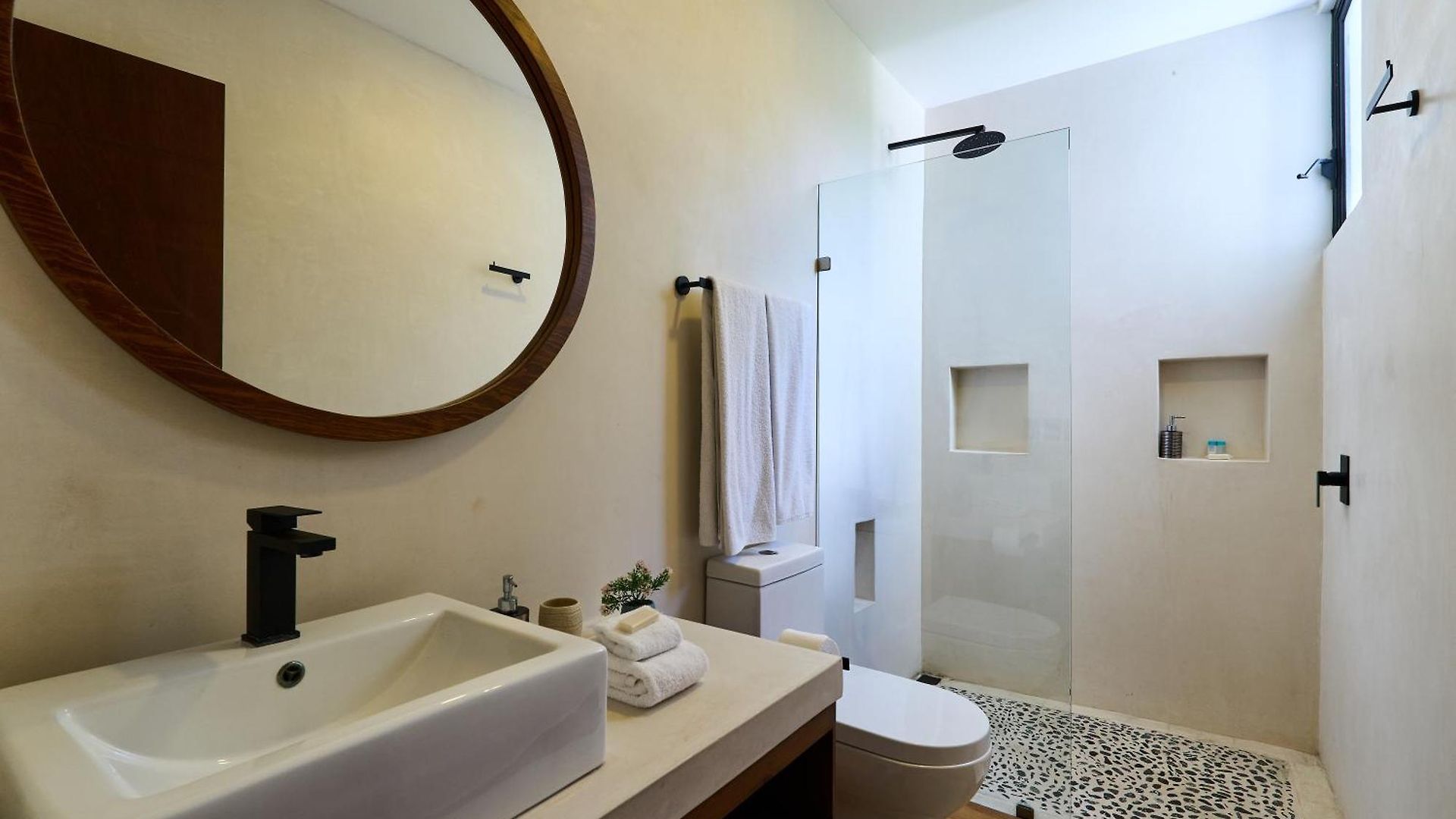 Casa Baay - Private 17 Bedroom House, 34 Pax, Rooftop And Pool + Concierge