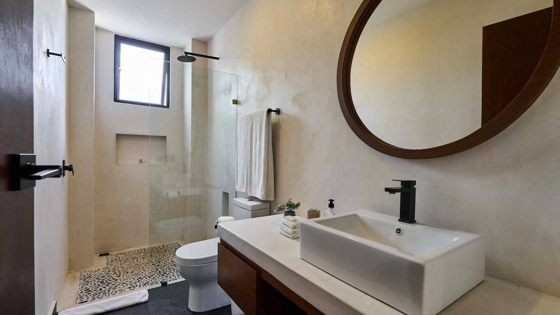 Casa Baay - Private 17 Bedroom House, 34 Pax, Rooftop And Pool + Concierge Holiday home