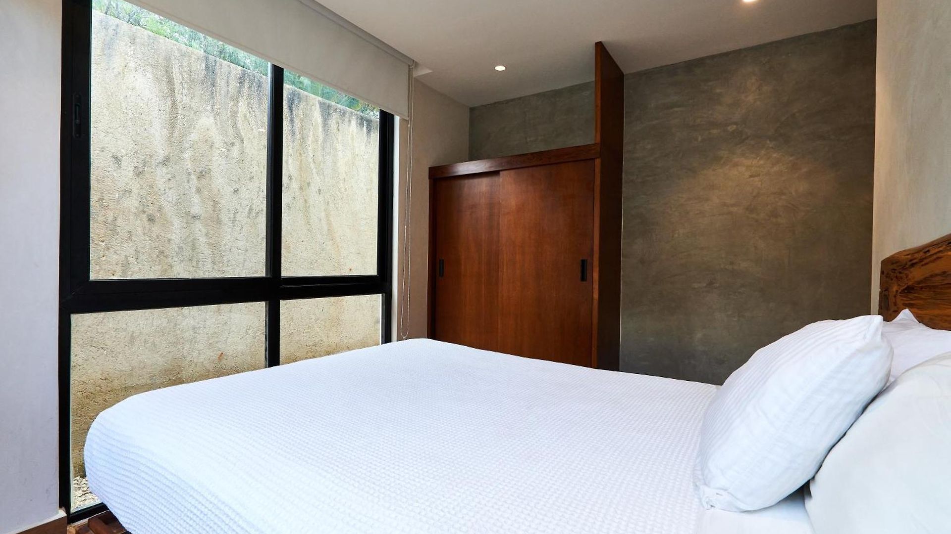 Casa Baay - Private 17 Bedroom House, 34 Pax, Rooftop And Pool + Concierge Holiday home *