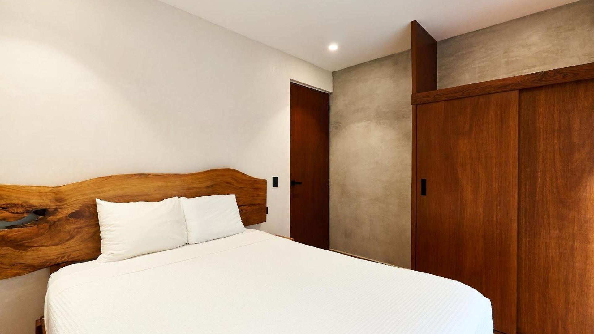 Casa Baay - Private 17 Bedroom House, 34 Pax, Rooftop And Pool + Concierge Holiday home *