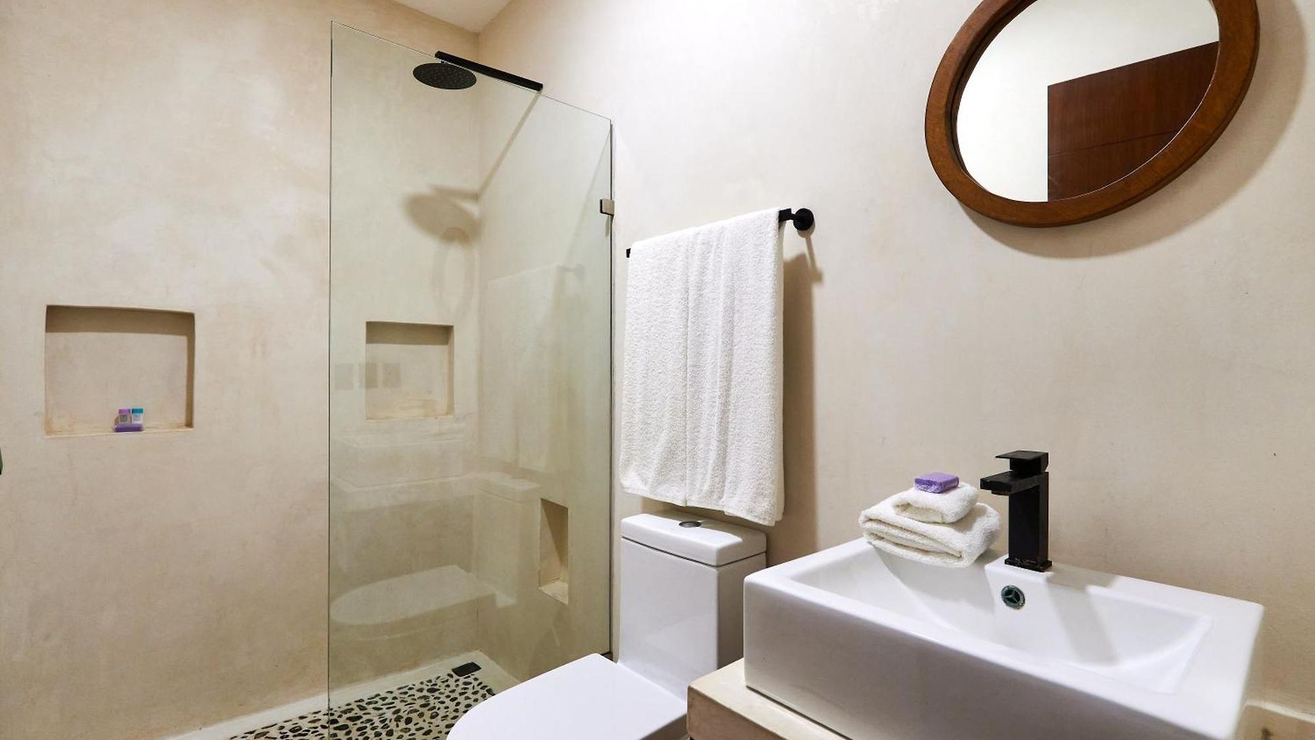 Casa Baay - Private 17 Bedroom House, 34 Pax, Rooftop And Pool + Concierge Holiday home