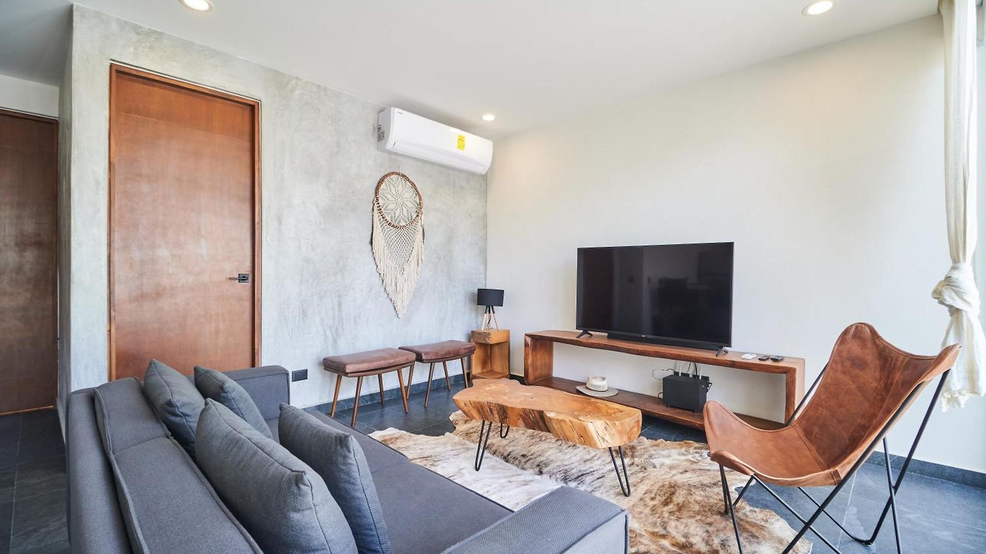 Casa Baay - Private 17 Bedroom House, 34 Pax, Rooftop And Pool + Concierge Holiday home *