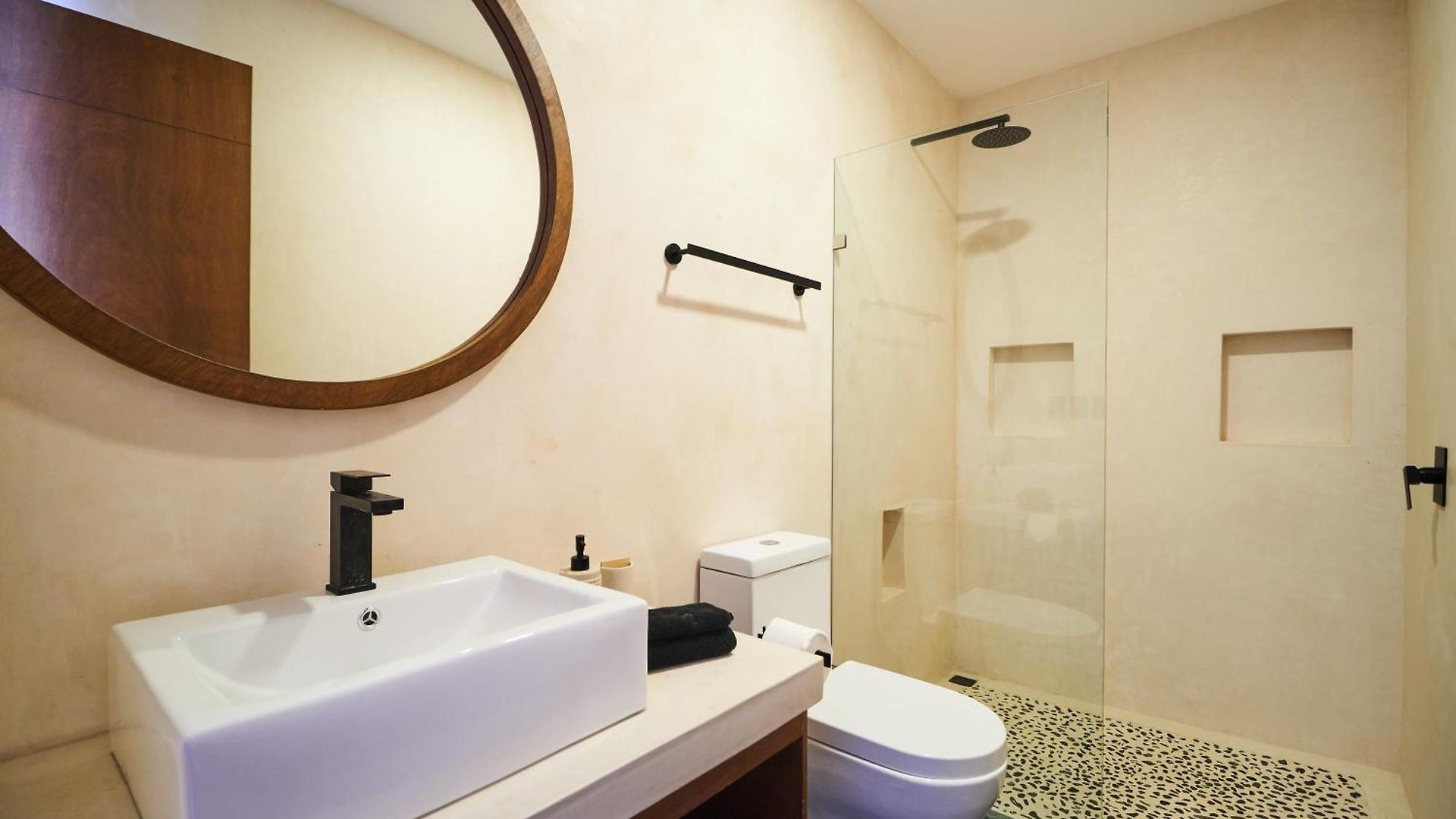 Casa Baay - Private 17 Bedroom House, 34 Pax, Rooftop And Pool + Concierge