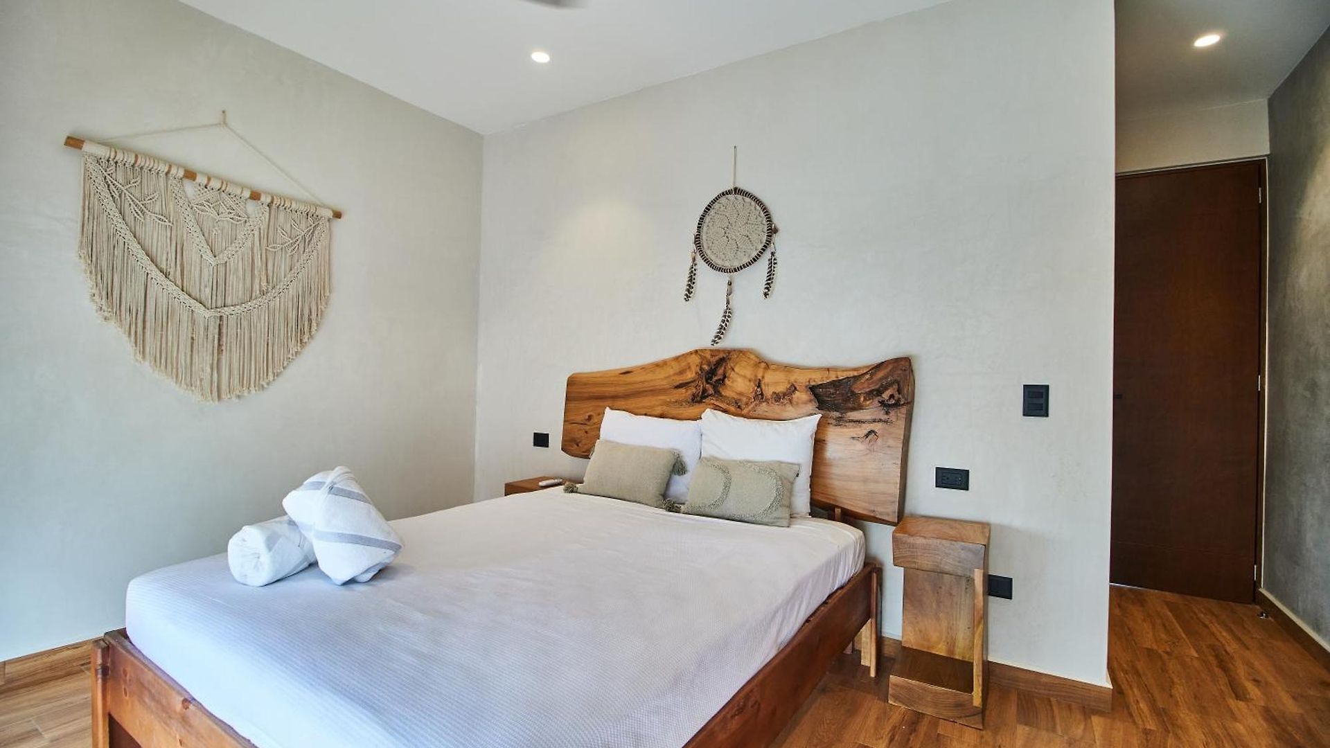 Casa Baay - Private 17 Bedroom House, 34 Pax, Rooftop And Pool + Concierge *