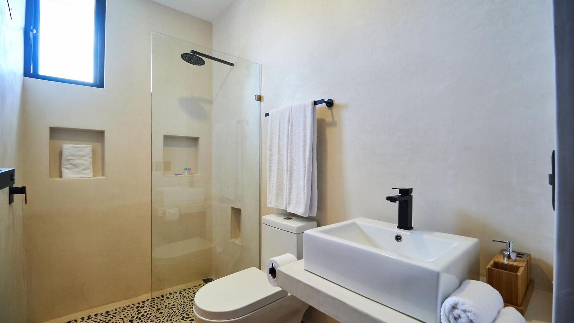 Casa Baay - Private 17 Bedroom House, 34 Pax, Rooftop And Pool + Concierge *