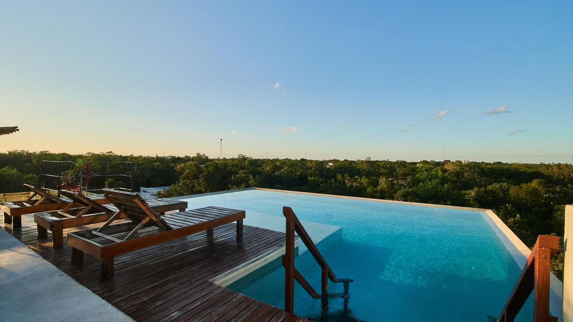 Casa Baay - Private 17 Bedroom House, 34 Pax, Rooftop And Pool + Concierge Holiday home *