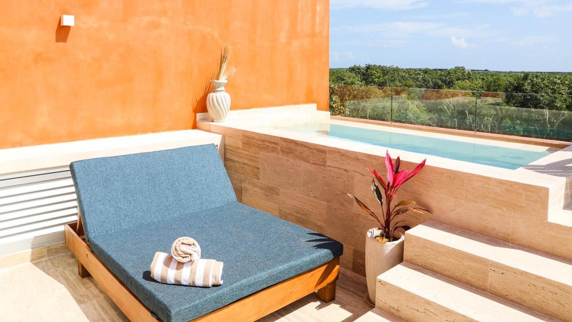 Luxury Penthouse, Private Pool, King Apartment