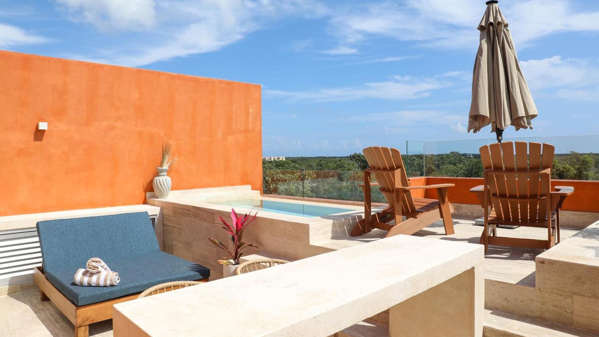 Luxury Penthouse, Private Pool, King Apartment *