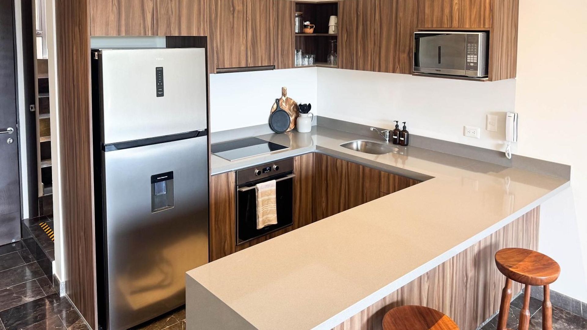 Luxury Penthouse, Private Pool, King Apartment