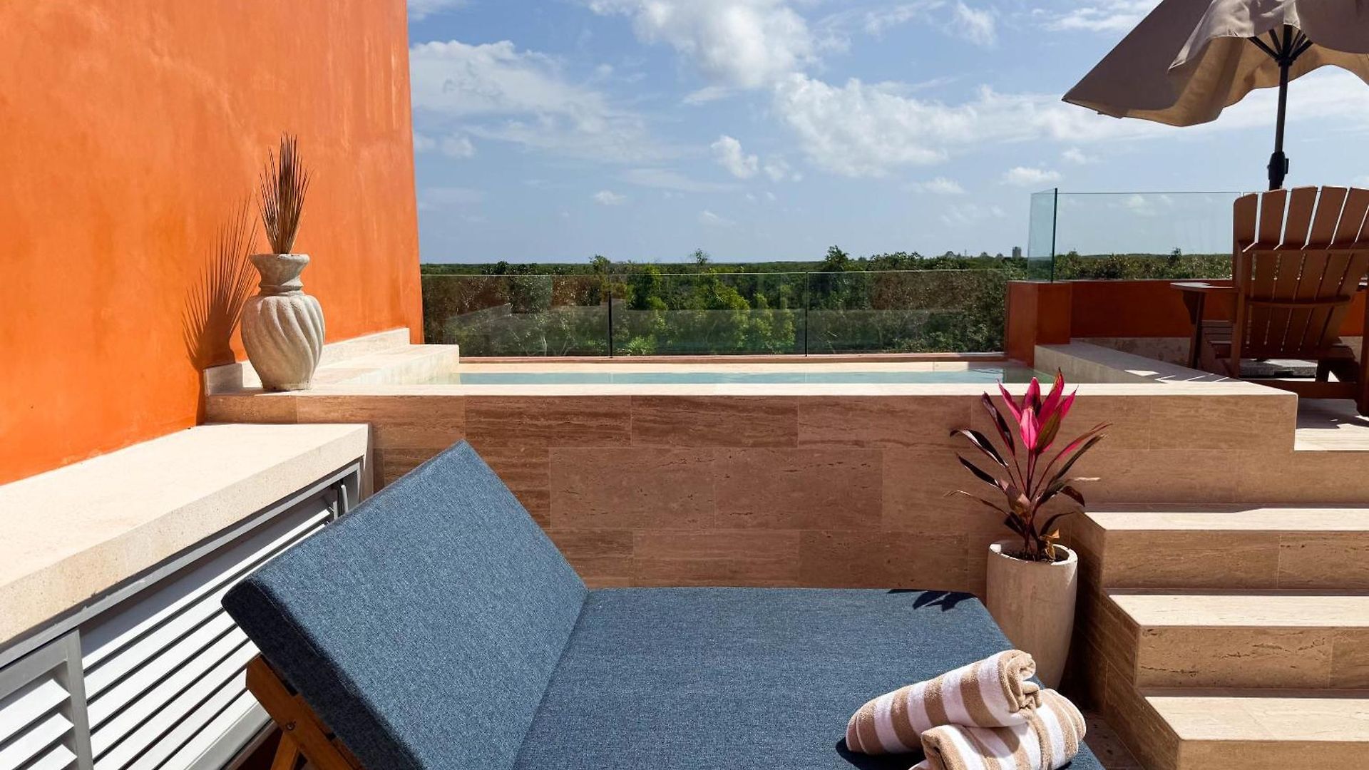 Luxury Penthouse, Private Pool, King Apartment