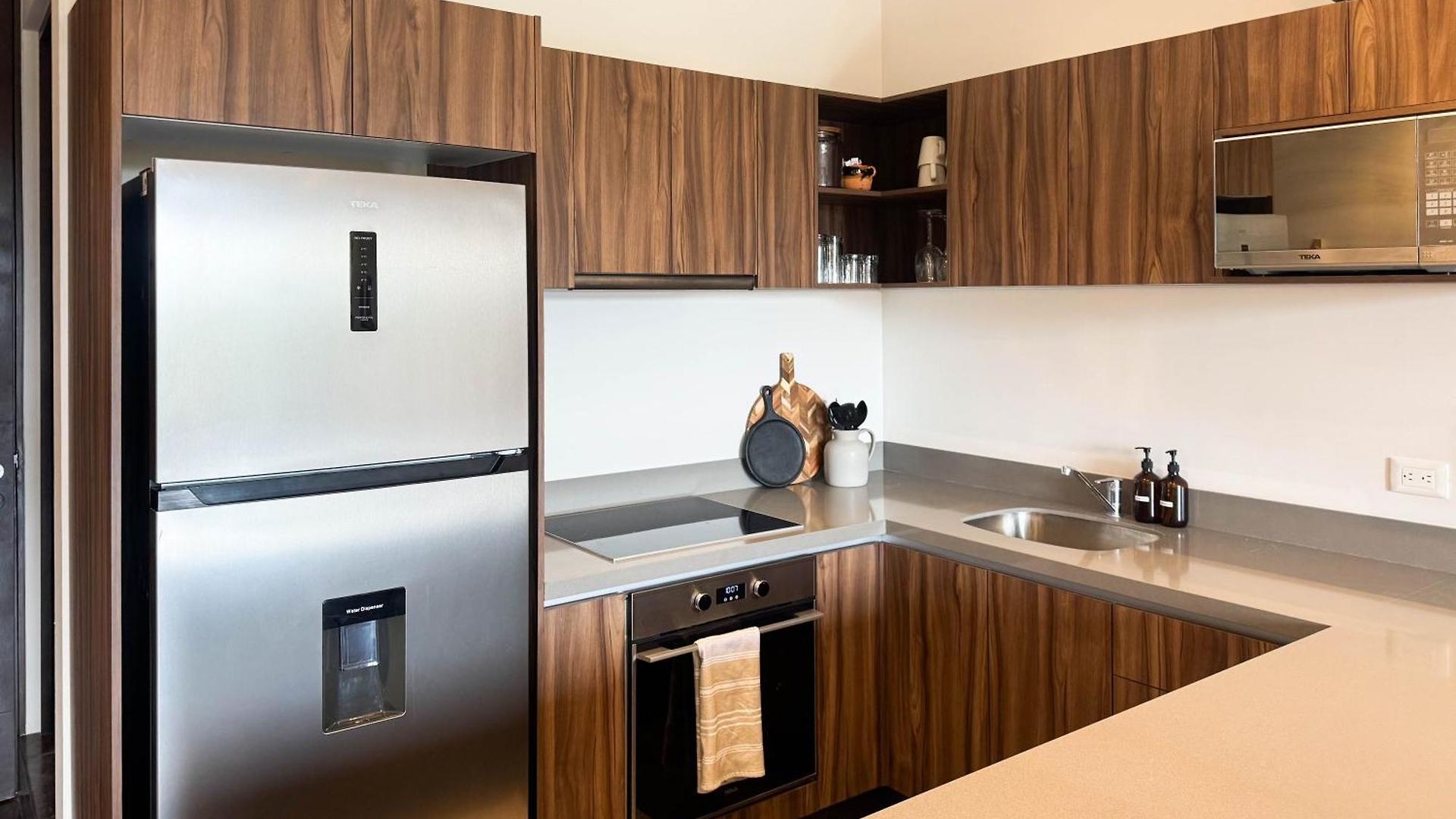 Luxury Penthouse, Private Pool, King Apartment
