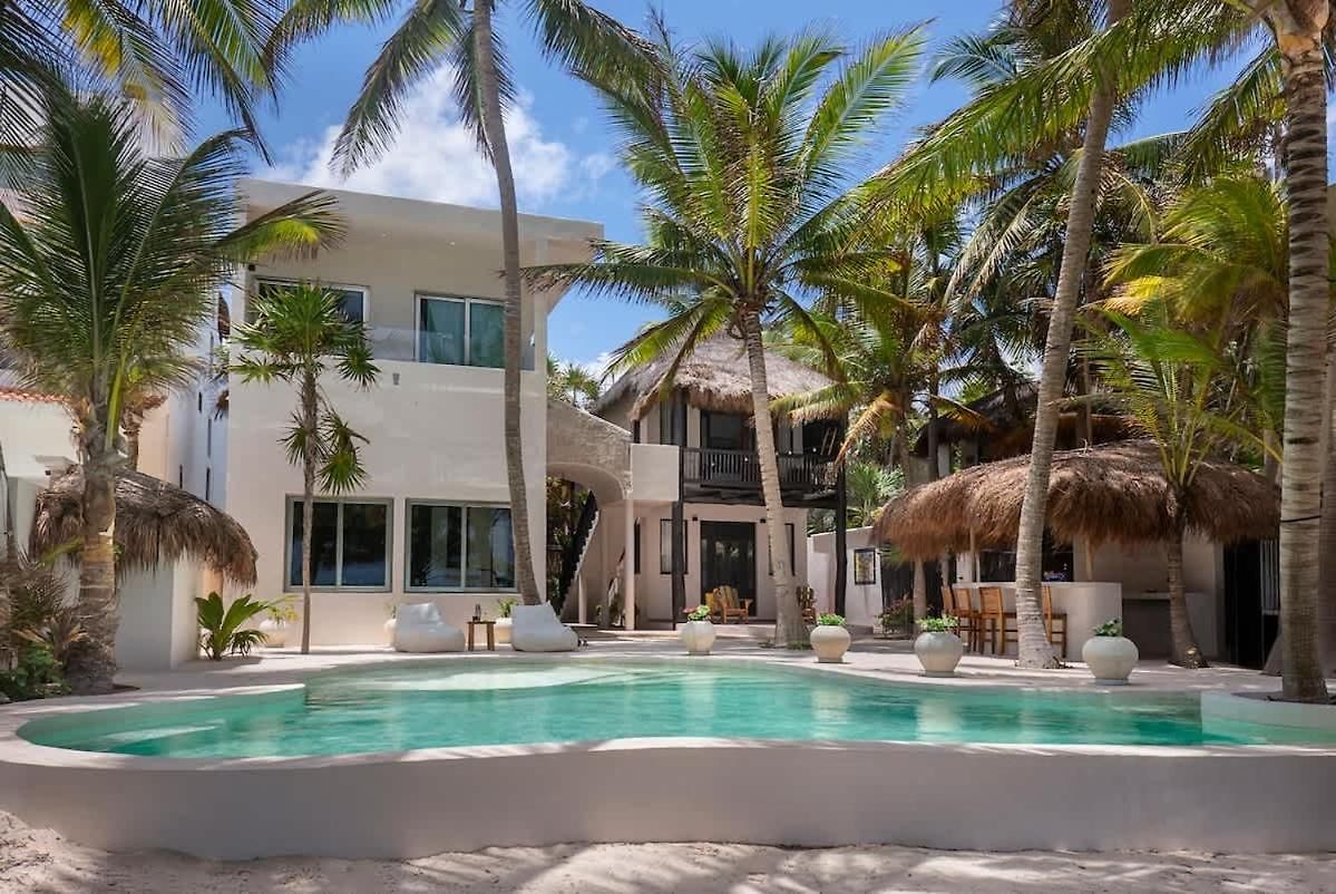 New 3br Private Beachfront With Pool At Soliman