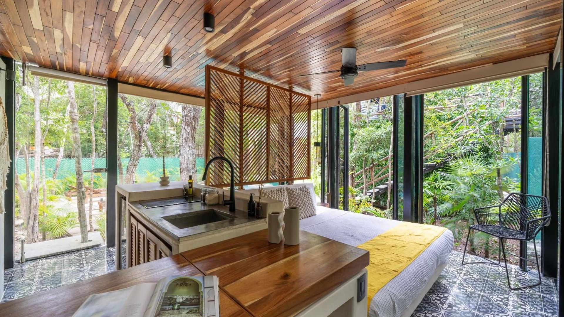 Apartment Chay Glass Jungle House *