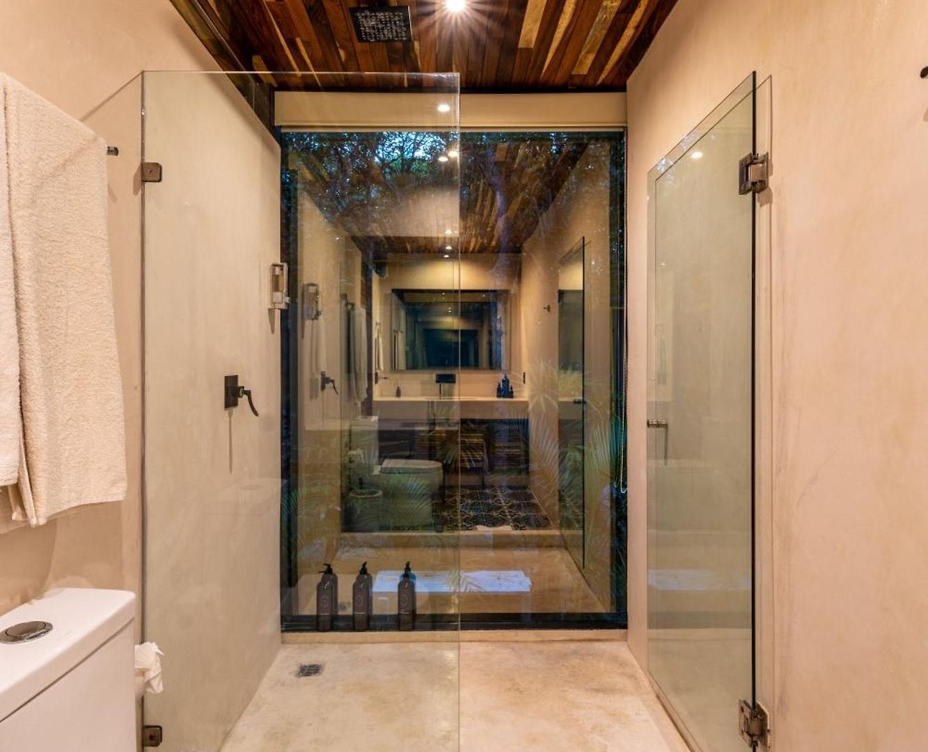 Chay Glass Jungle House *