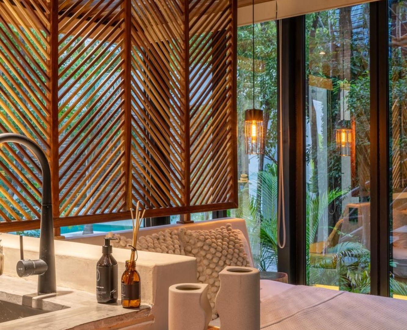 Chay Glass Jungle House Apartment