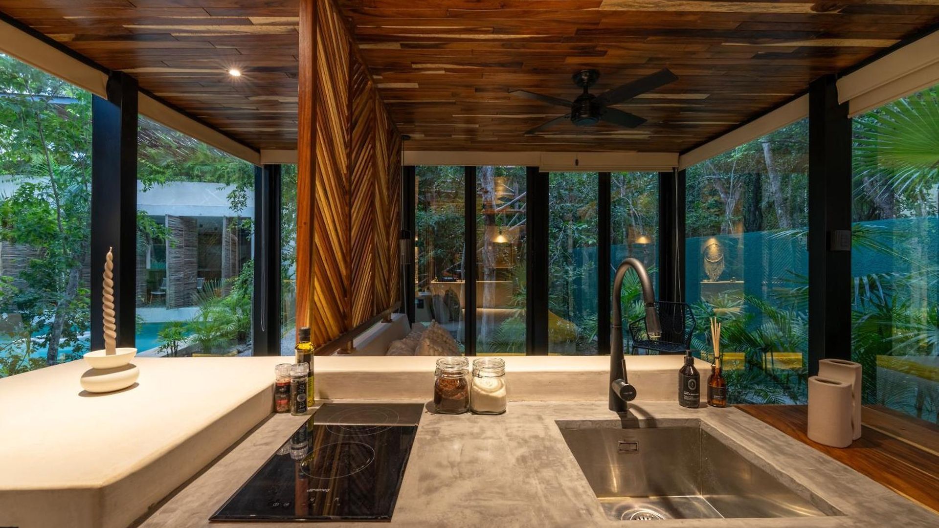 Apartment Chay Glass Jungle House *