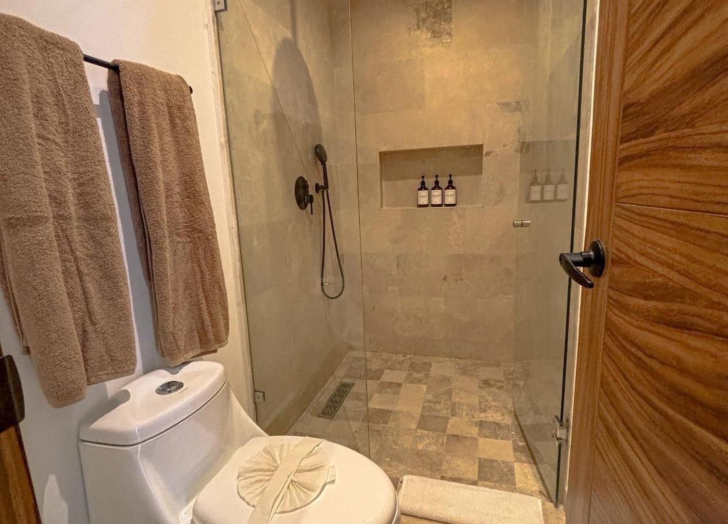 Sak Tuunich Luxury Residences Aparthotel