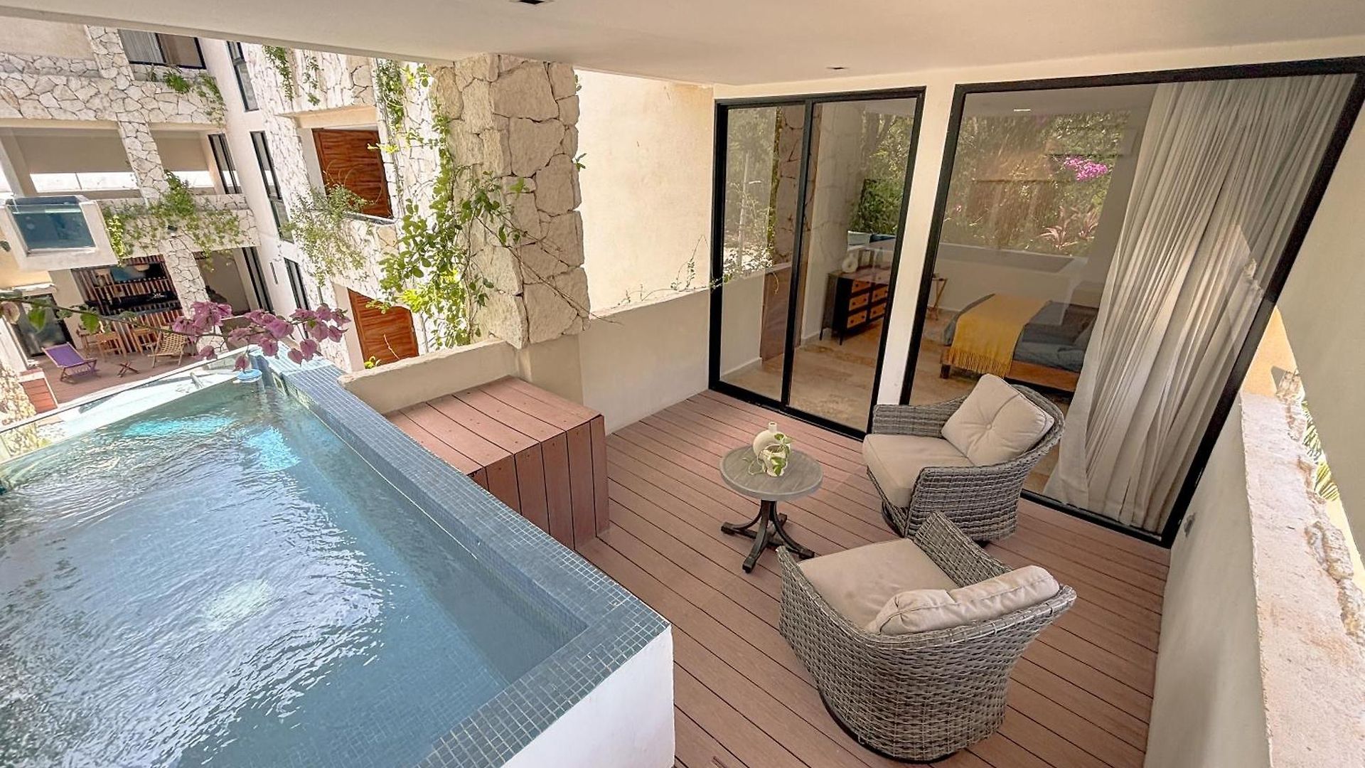Sak Tuunich Luxury Residences Aparthotel
