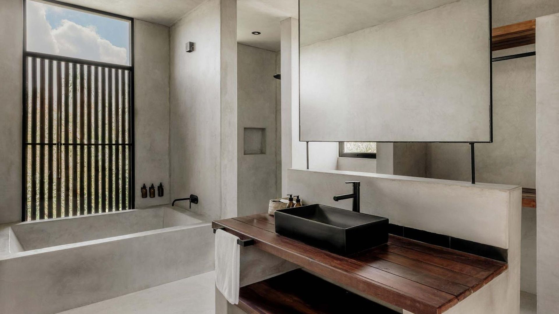 Jungle For 21 - Pool, Yoga & Concierge *