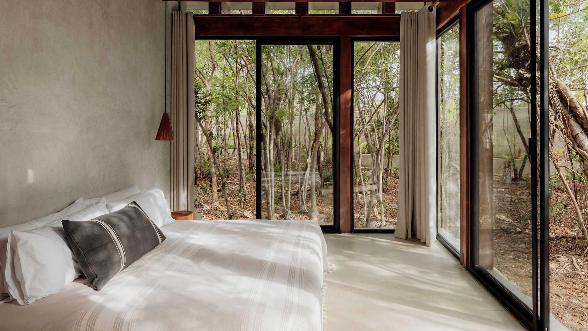 Jungle For 21 - Pool, Yoga & Concierge *