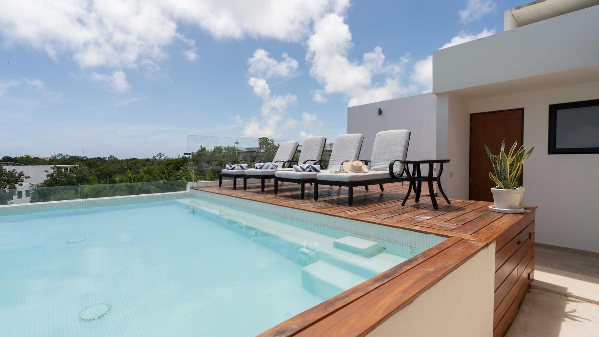 Panoramic Apartahotel