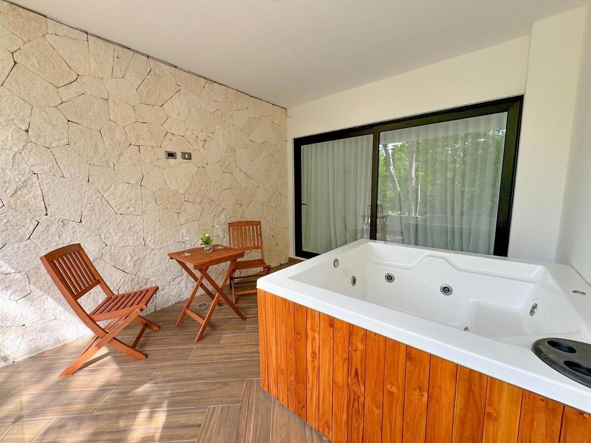 Incredible With Jacuzzi Naia C19 *