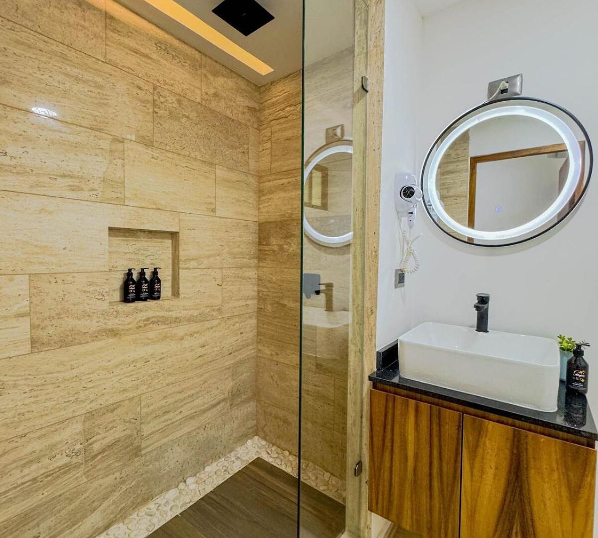 Incredible With Jacuzzi Naia C19