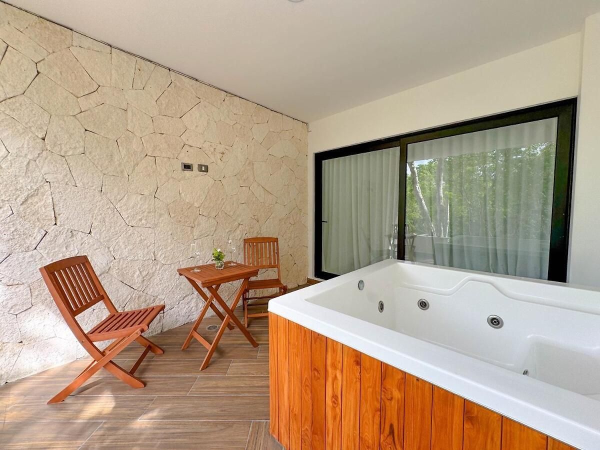 Incredible With Jacuzzi Naia C19 *