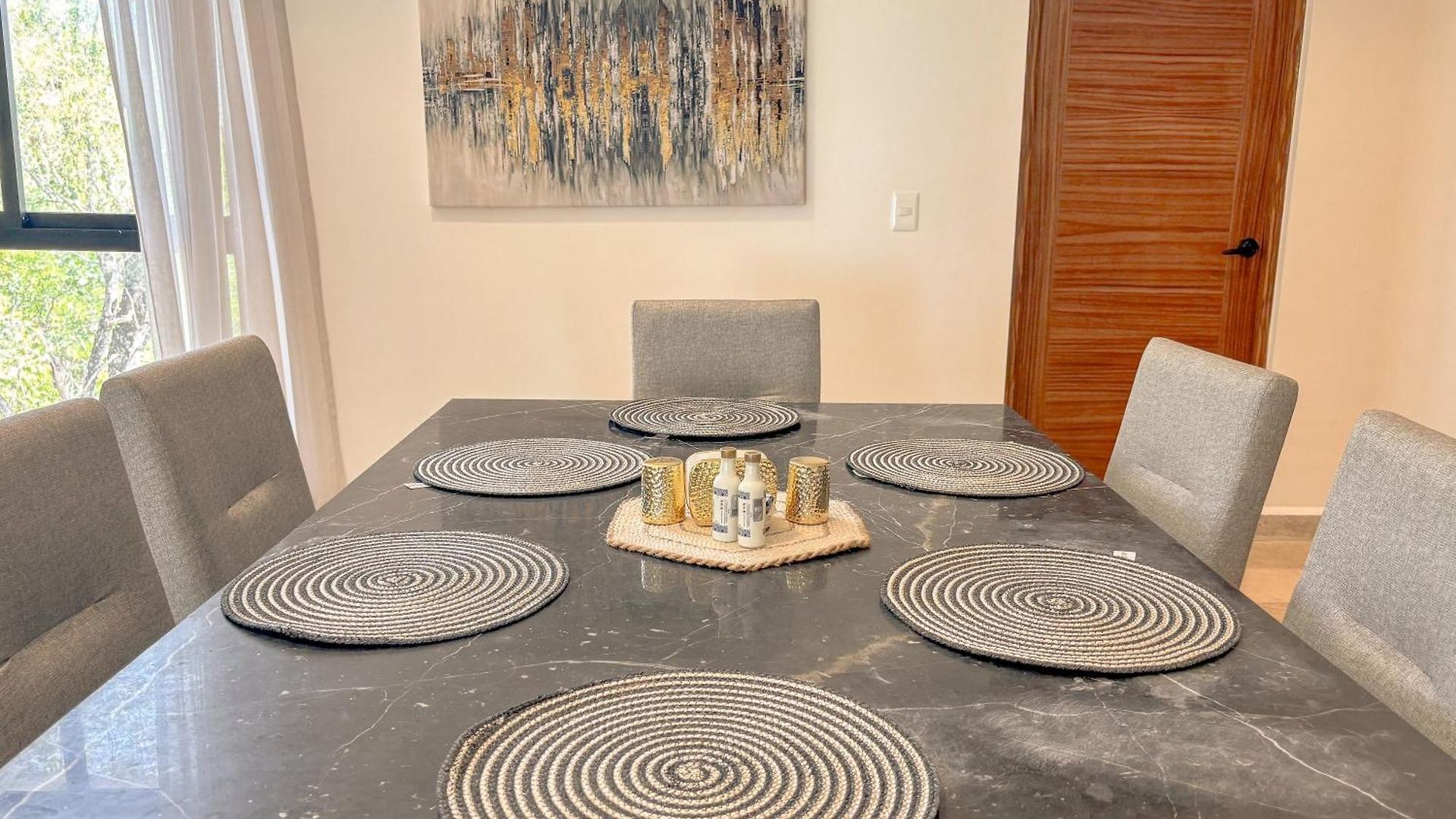 Sak Tuunich Luxury Residences