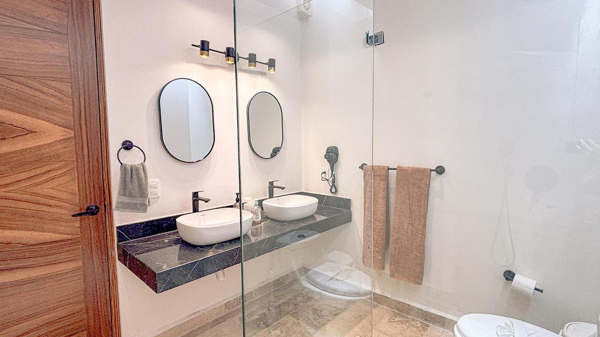 Sak Tuunich Luxury Residences Aparthotel 4*