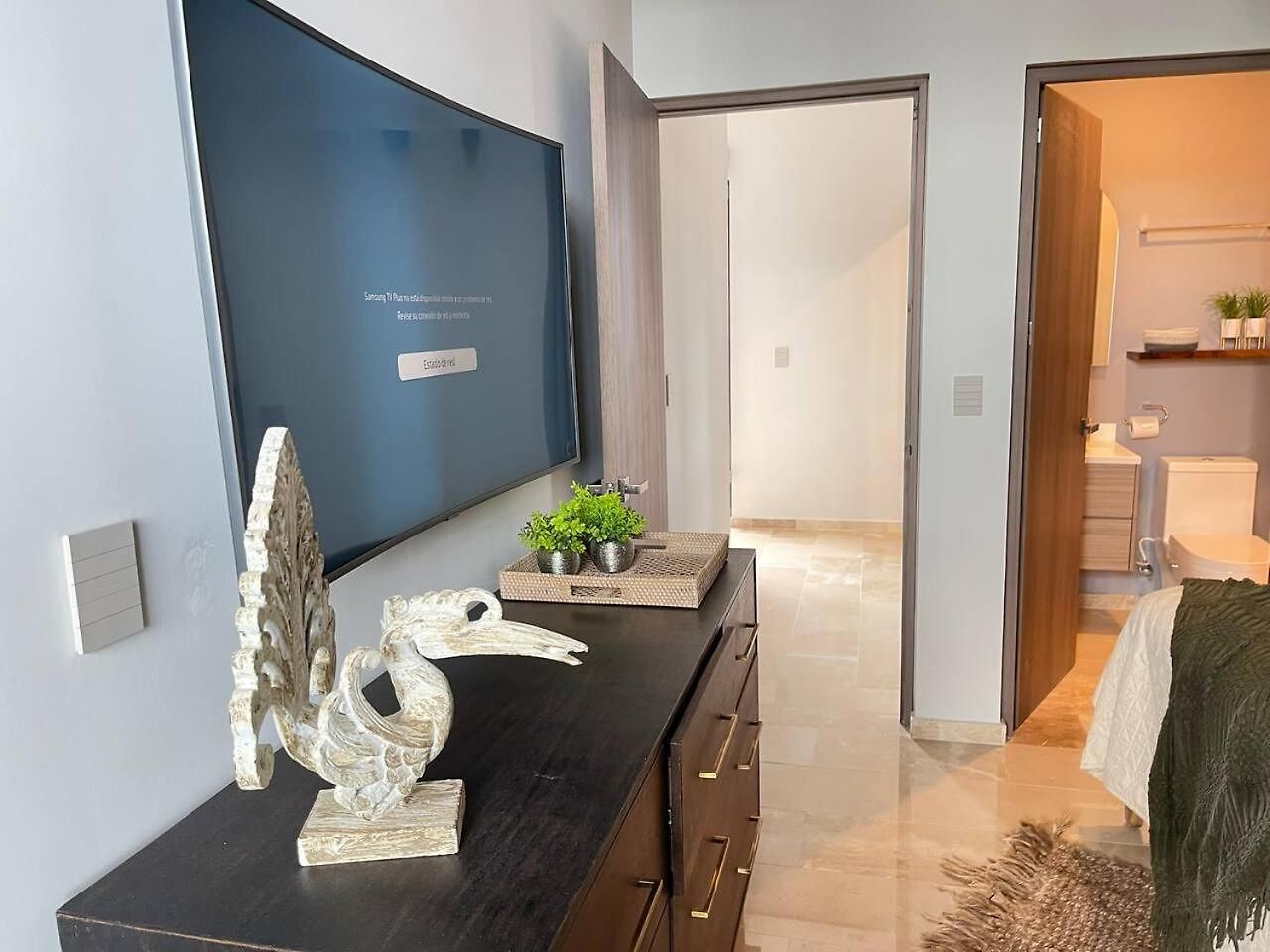 Luxury 3bd With Balcony And Rooftop Pool