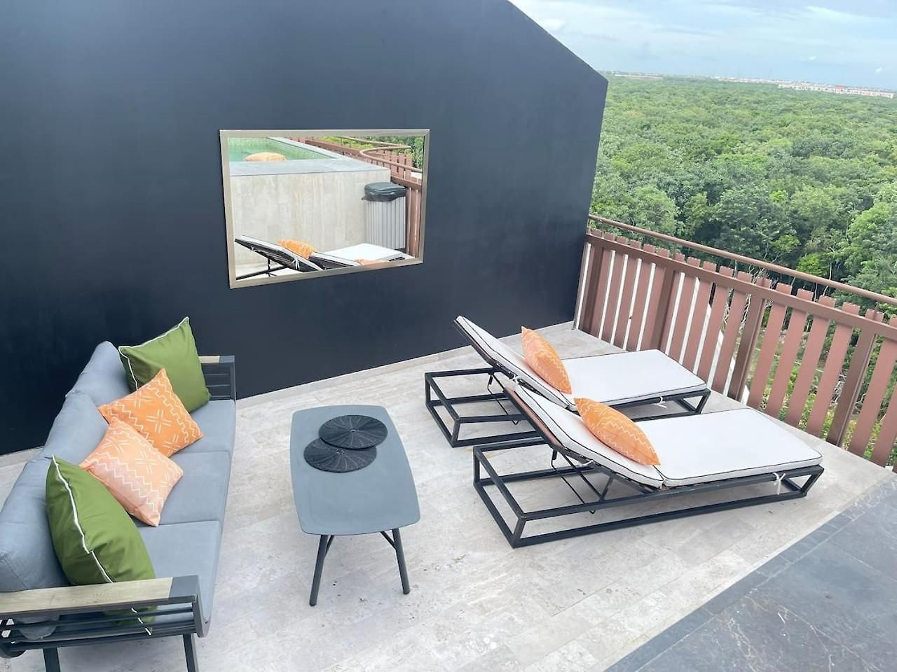 Luxury 3bd With Balcony And Rooftop Pool Apartment