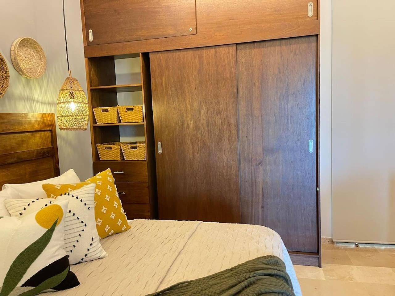 Luxury 3bd With Balcony And Rooftop Pool Apartment *