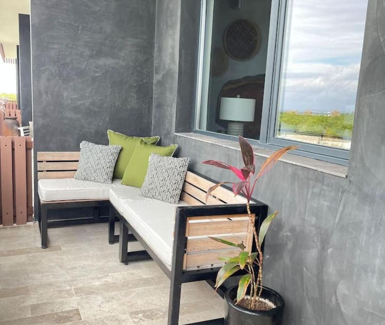Luxury 3bd With Balcony And Rooftop Pool Apartment